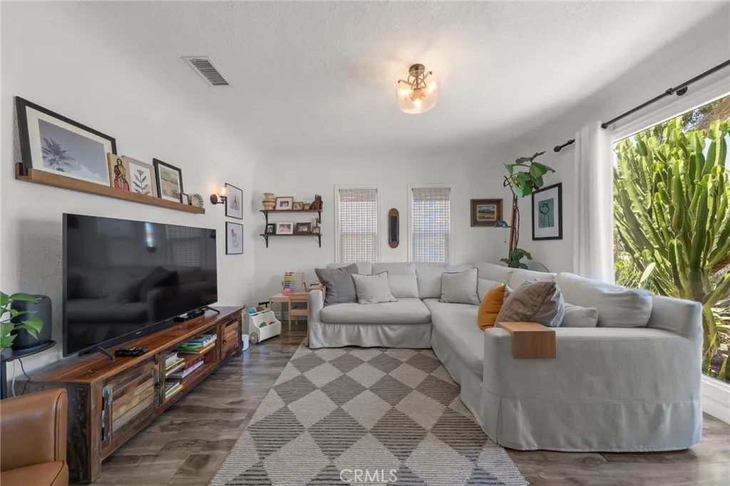 1612 E 65th, Long Beach, California 90805 home-pic-10