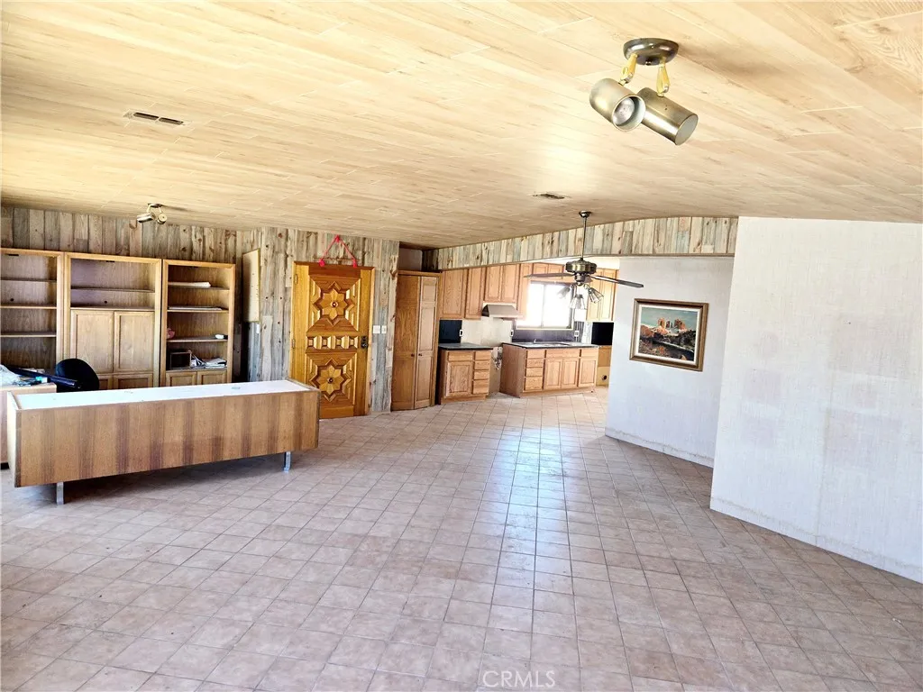 195 Old El Mirage Road, Adelanto, California 92301 home-pic-14
