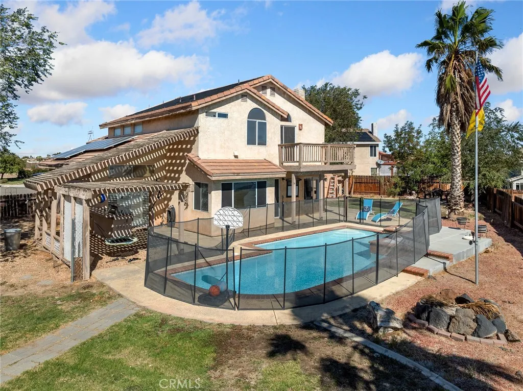12929 Topaz Circle, Victorville, California 92392 home-pic-1
