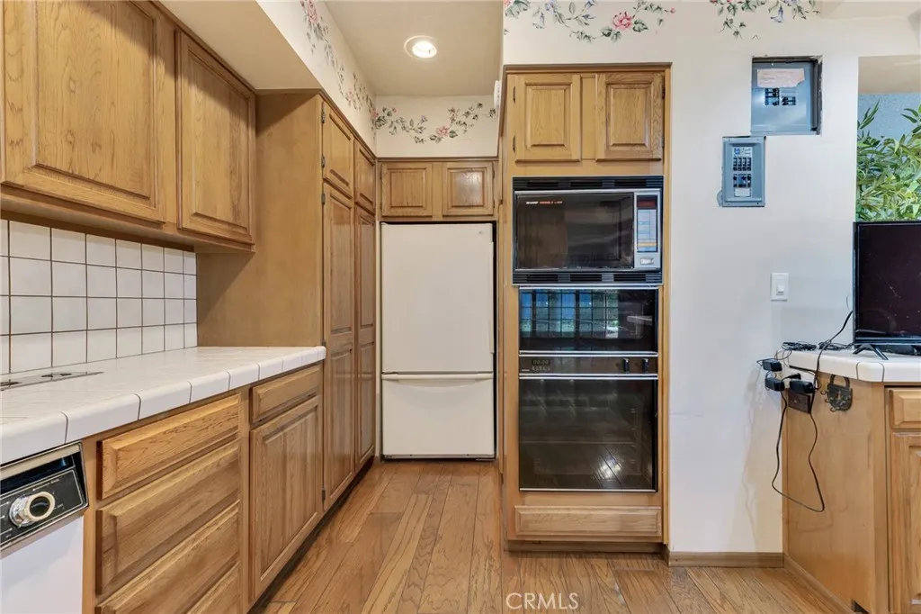 613 N California, Burbank, California 91505 home-pic-20