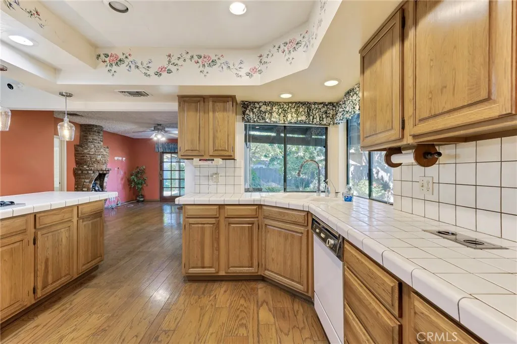 613 N California, Burbank, California 91505 home-pic-18