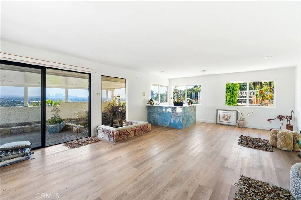 4160 Don Jose Drive, Los Angeles, California 90008 home-pic-16