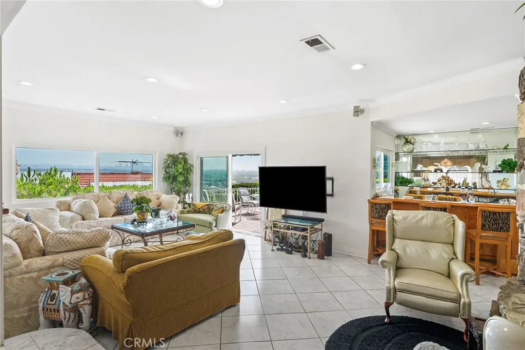 4160 Don Jose Drive, Los Angeles, California 90008 home-pic-6