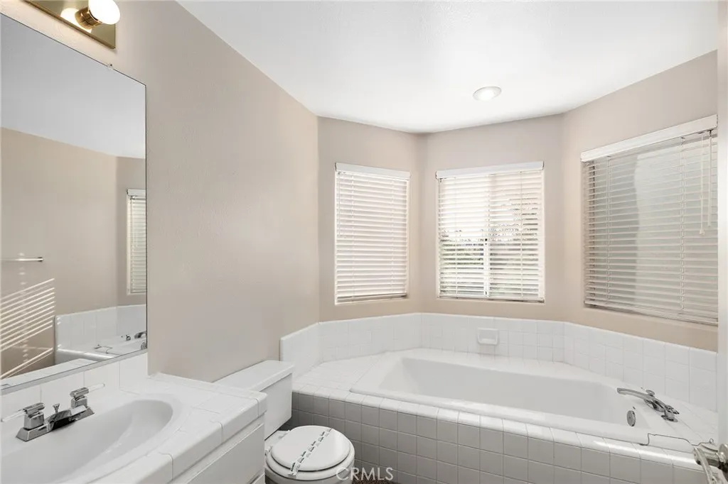 40511 Via Amapola, Murrieta, California 92562 home-pic-26