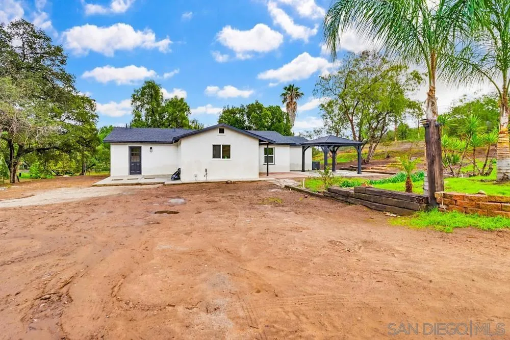 15751 Lyons Valley Rd, Jamul, California 91935 home-pic-2