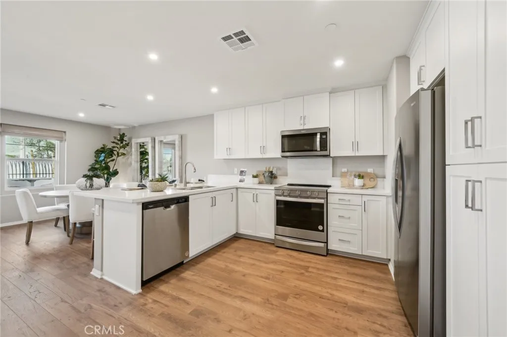 16208 Lumia Way, Fontana, California 92336 home-pic-11