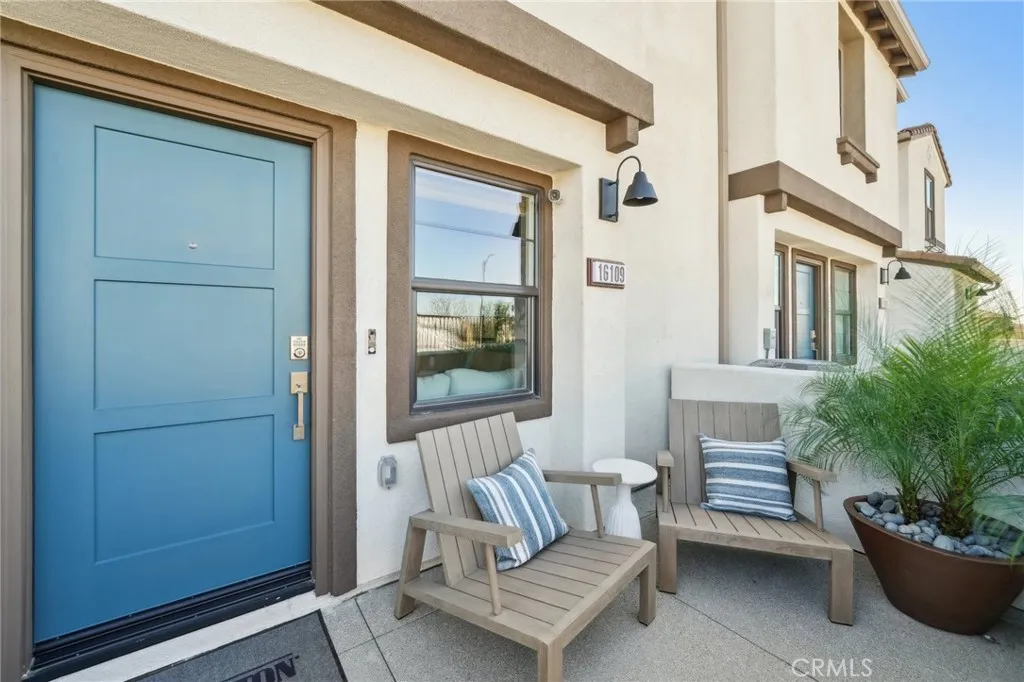 16208 Lumia Way, Fontana, California 92336 home-pic-2