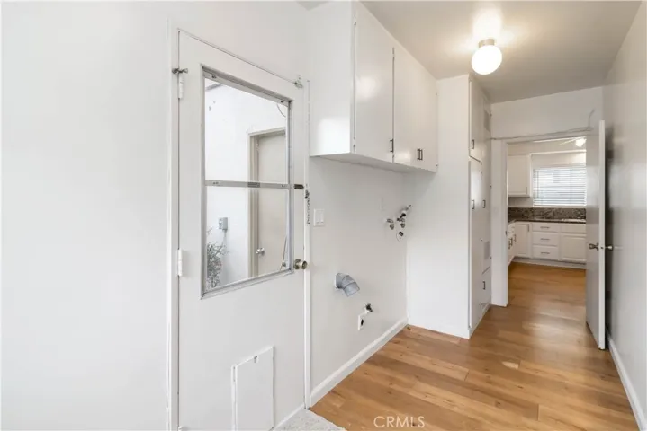 9827 Lasaine, Northridge, California 91325