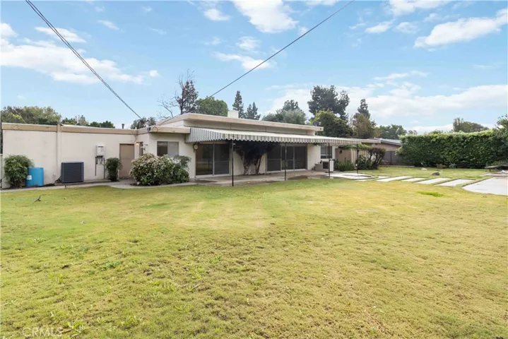 9827 Lasaine, Northridge, California 91325