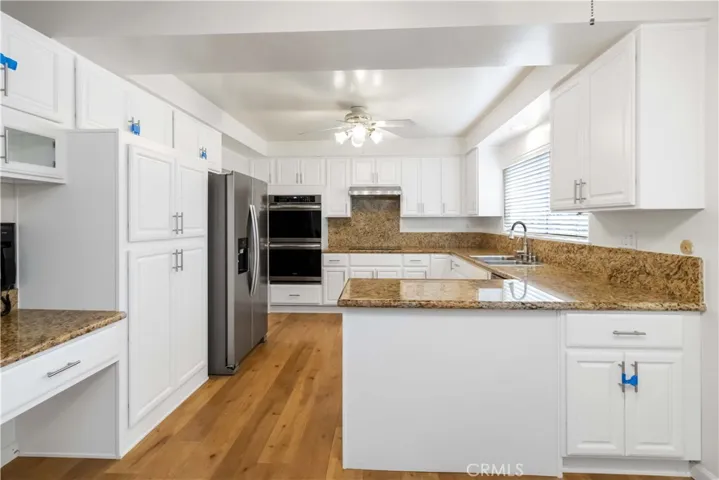 9827 Lasaine, Northridge, California 91325