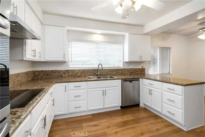 9827 Lasaine, Northridge, California 91325