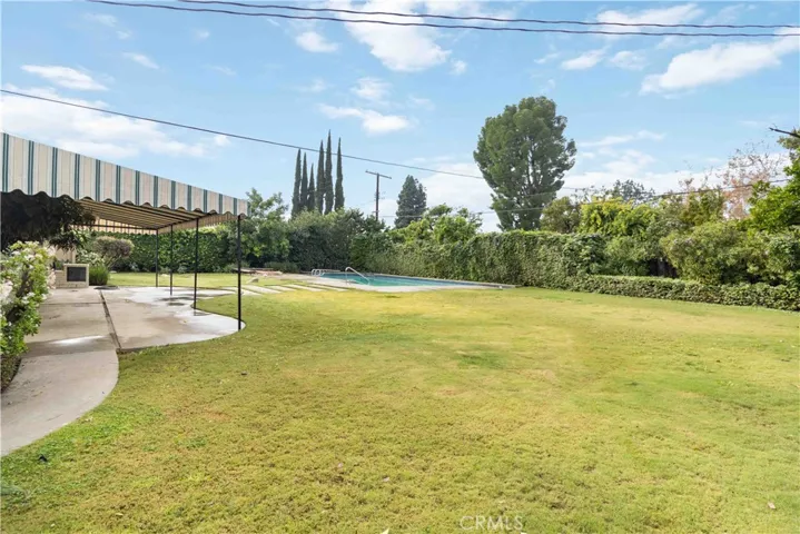 9827 Lasaine, Northridge, California 91325