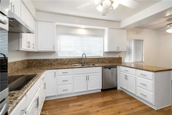 9827 Lasaine, Northridge, California 91325