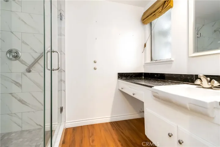 9827 Lasaine, Northridge, California 91325