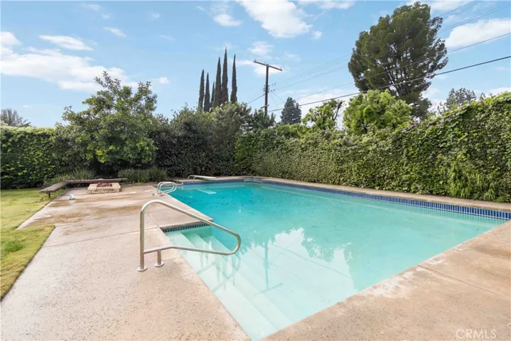 9827 Lasaine, Northridge, California 91325