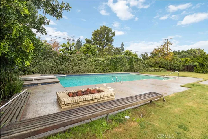 9827 Lasaine, Northridge, California 91325