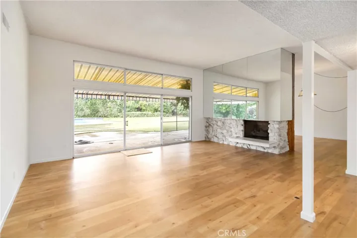 9827 Lasaine, Northridge, California 91325