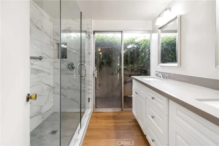 9827 Lasaine, Northridge, California 91325