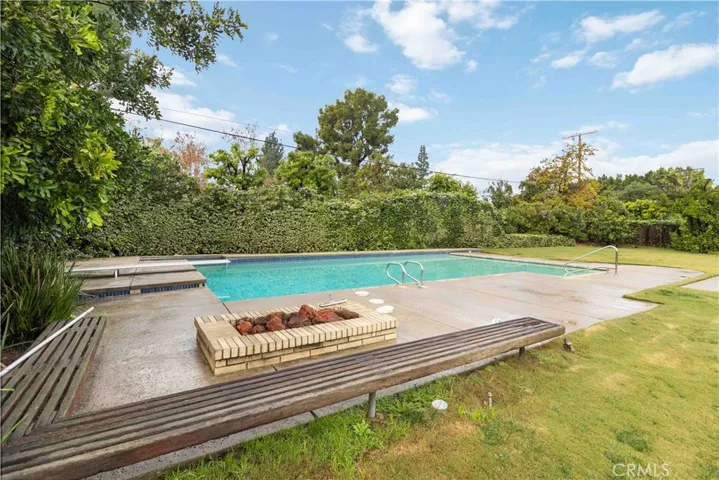 9827 Lasaine, Northridge, California 91325