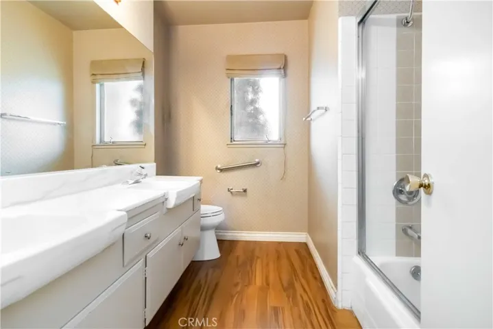9827 Lasaine, Northridge, California 91325
