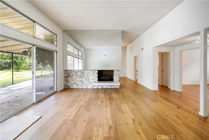9827 Lasaine, Northridge, California 91325