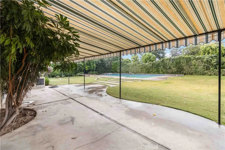 9827 Lasaine, Northridge, California 91325