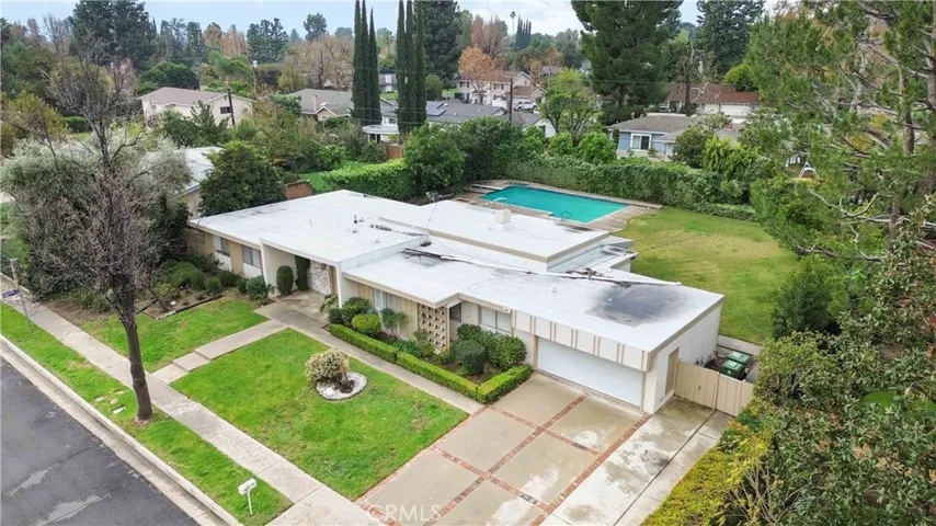 9827 Lasaine, Northridge, California 91325