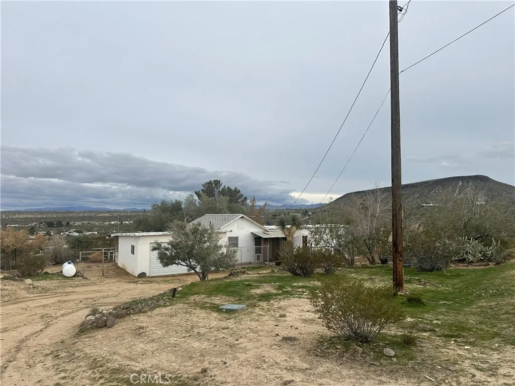 55710 Chaparral, Yucca Valley, California 92284 home-pic-1