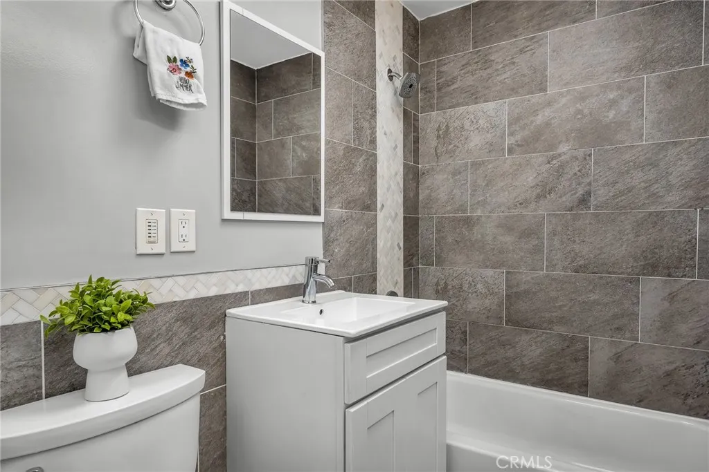 23911 Fulmar Avenue, Torrance, California 90501 home-pic-17