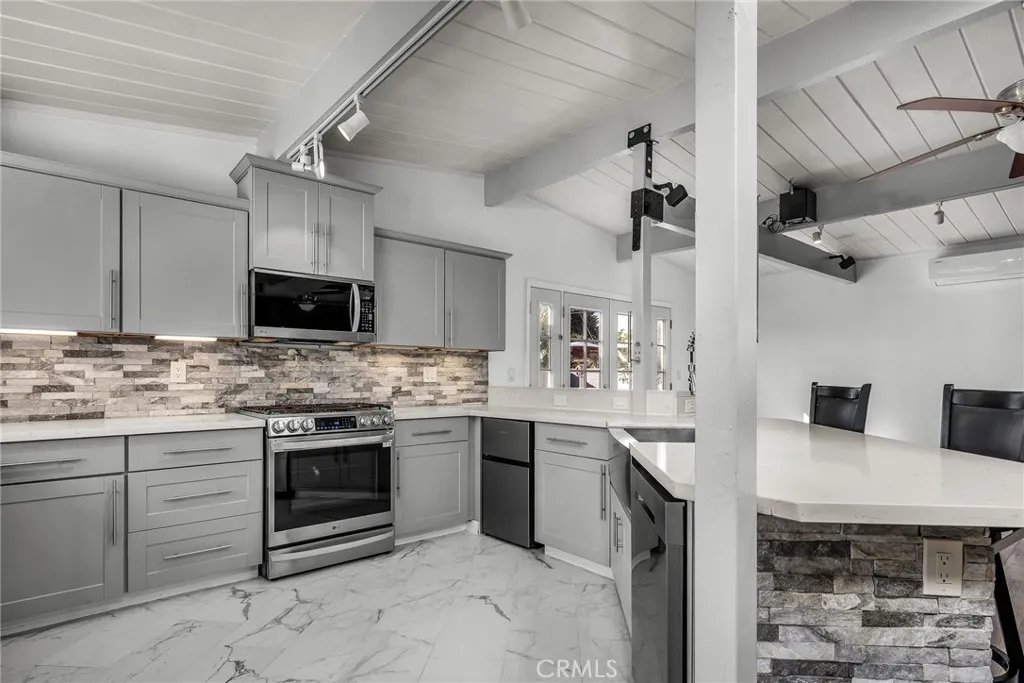 23911 Fulmar Avenue, Torrance, California 90501 home-pic-2