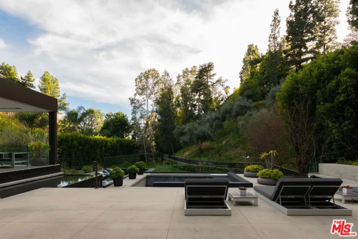 1231 Lago Vista Drive, Beverly Hills, California 90210