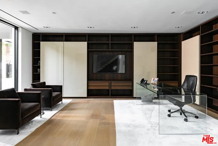 1231 Lago Vista Drive, Beverly Hills, California 90210