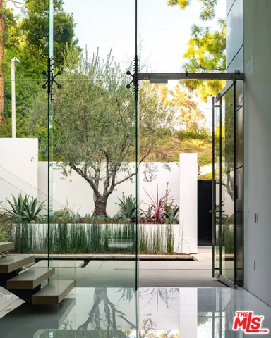 1231 Lago Vista Drive, Beverly Hills, California 90210