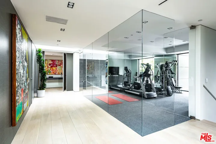 1231 Lago Vista Drive, Beverly Hills, California 90210