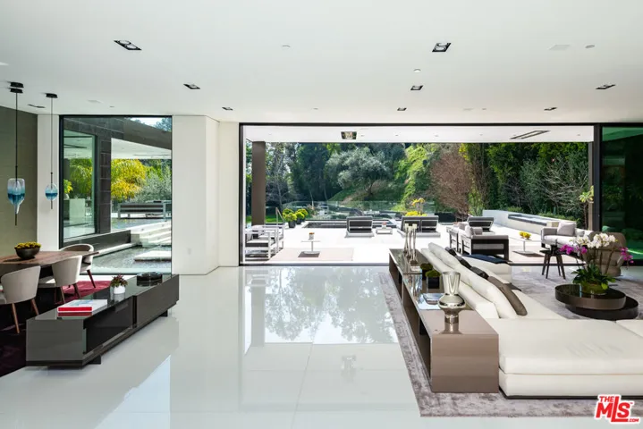 1231 Lago Vista Drive, Beverly Hills, California 90210