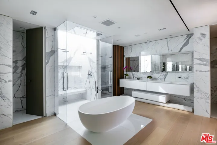 1231 Lago Vista Drive, Beverly Hills, California 90210