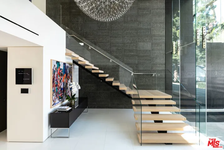 1231 Lago Vista Drive, Beverly Hills, California 90210