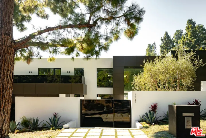 1231 Lago Vista Drive, Beverly Hills, California 90210