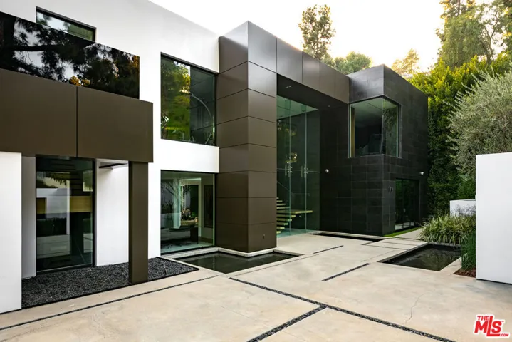 1231 Lago Vista Drive, Beverly Hills, California 90210
