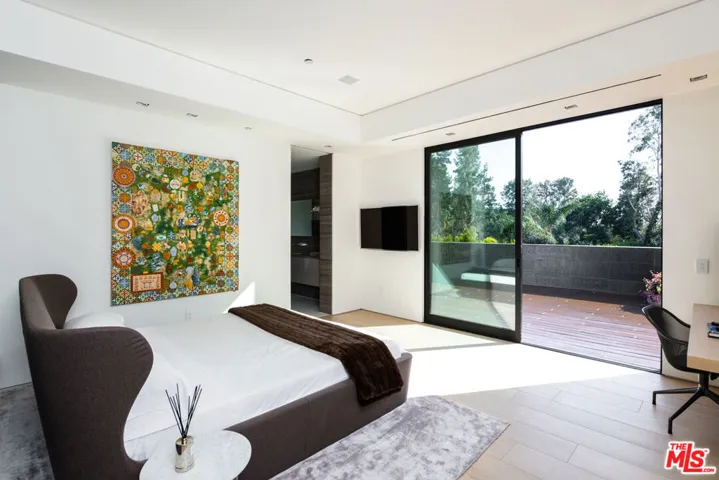 1231 Lago Vista Drive, Beverly Hills, California 90210