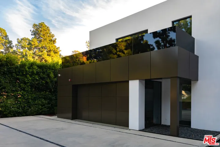 1231 Lago Vista Drive, Beverly Hills, California 90210