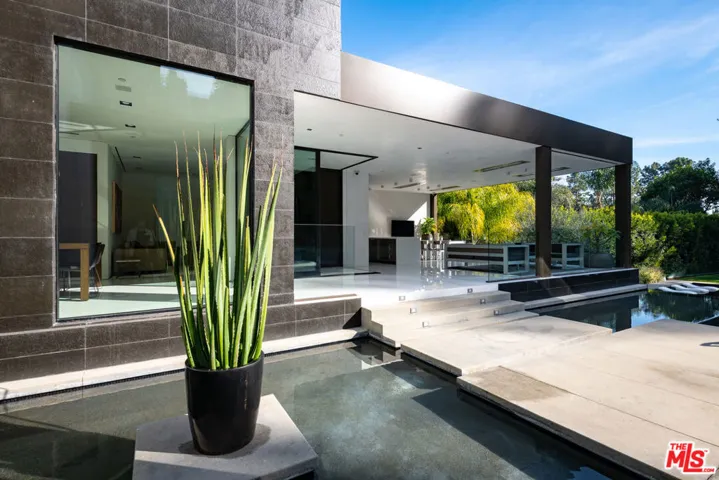1231 Lago Vista Drive, Beverly Hills, California 90210