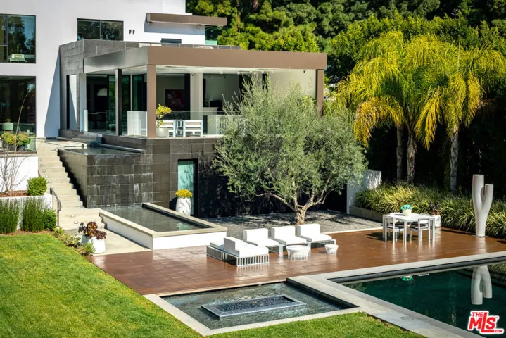 1231 Lago Vista Drive, Beverly Hills, California 90210