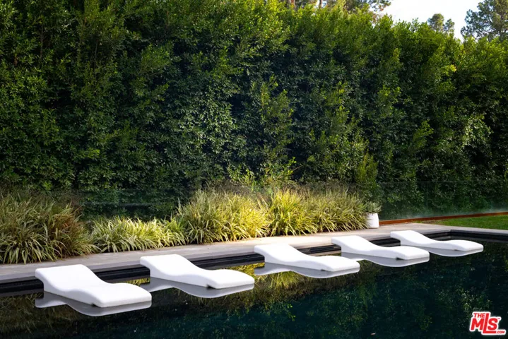1231 Lago Vista Drive, Beverly Hills, California 90210