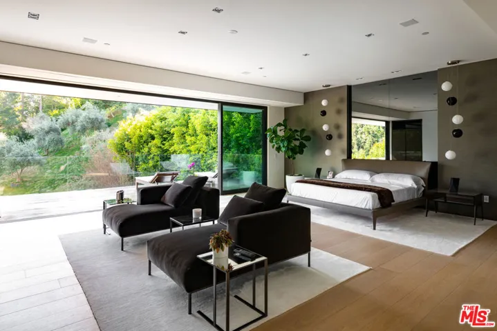 1231 Lago Vista Drive, Beverly Hills, California 90210