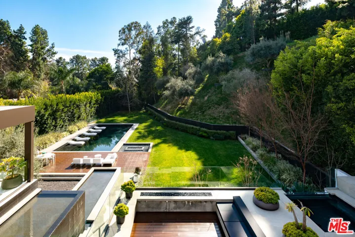 1231 Lago Vista Drive, Beverly Hills, California 90210
