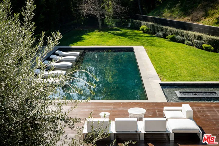 1231 Lago Vista Drive, Beverly Hills, California 90210