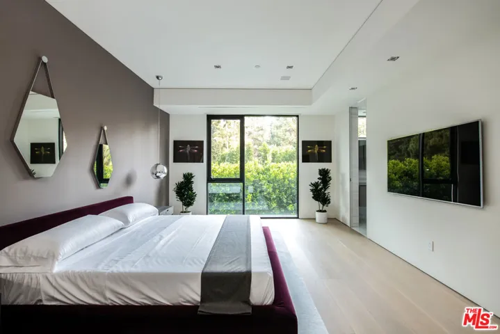 1231 Lago Vista Drive, Beverly Hills, California 90210