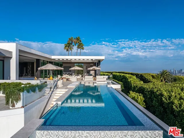 9259 Robin Drive, Los Angeles, California 90069 — photo 4
