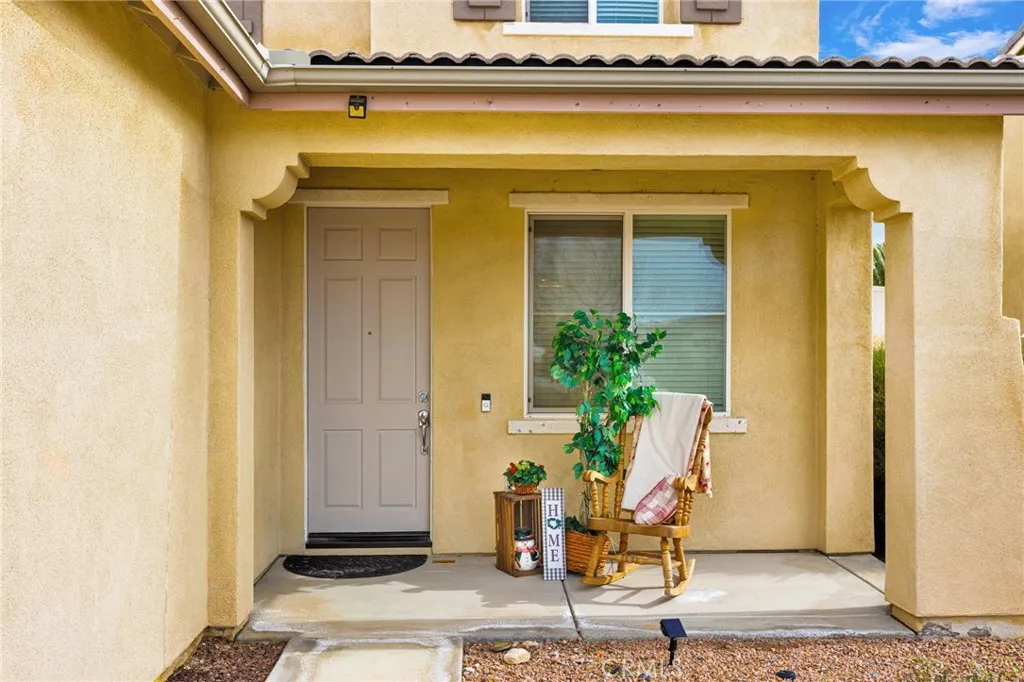 16617 Desert Lily Street, Victorville, California 92394 home-pic-4